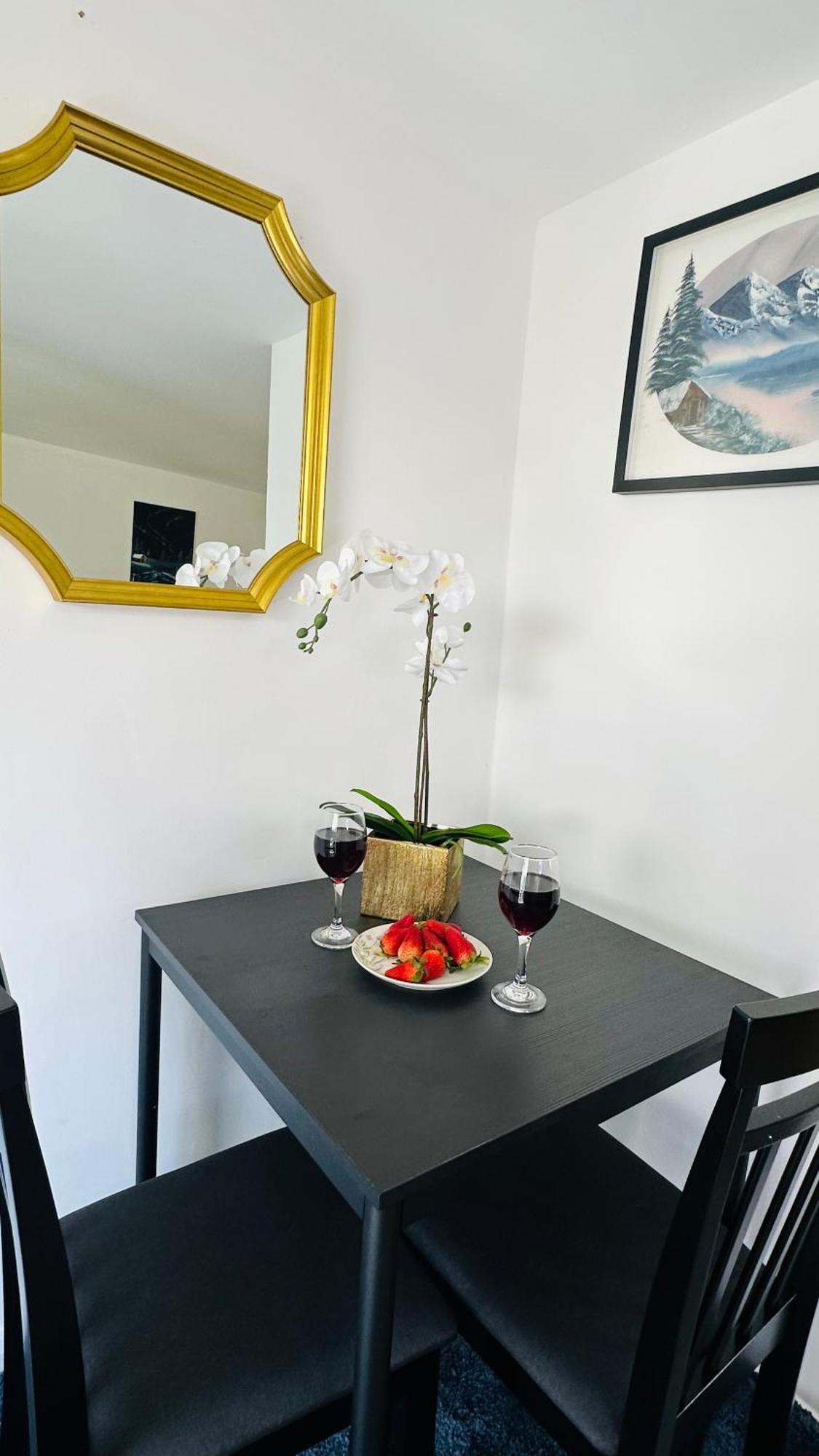 Gazde/Camere de închiriat Cosy And Comfy *